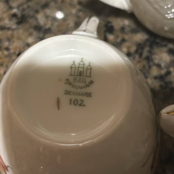 B&G Bing Grondahal fine porcelain tea pot and tea cups - Picture 3 of 6